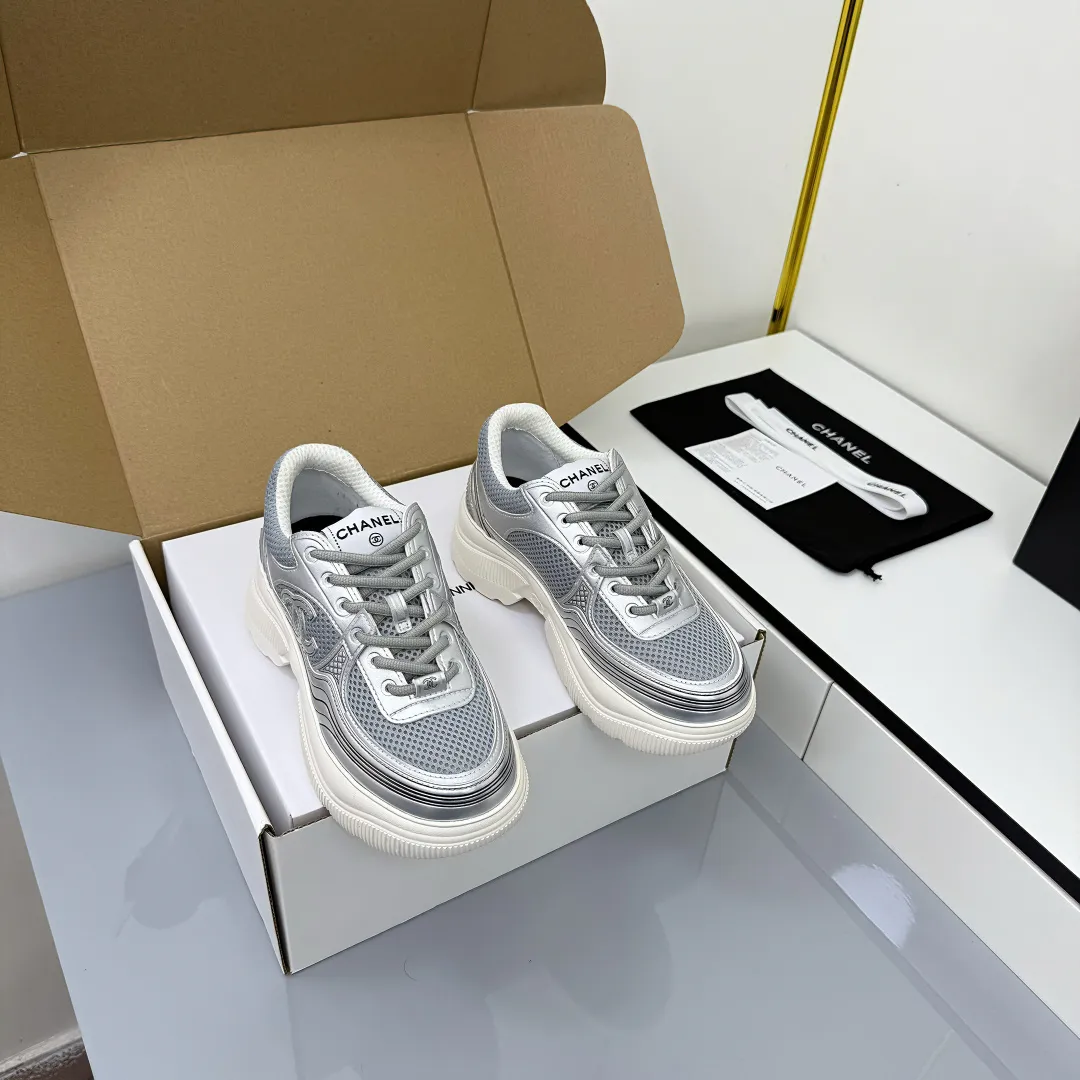 👟👟Ex-factory price 660👟👟 Chanel bread shoes ~ original calfskin panda shoes Chanel 25C latest hot style panda black and white sports shoes casual sneakers Xiaoxiang hot item classic black and white panda color coco girls must pay Fabric: original custom mixed sheepskin lining: original imported breathable mesh lining outsole: Original molded rubber + TPU combination Size: Women's 35-41 Buy now👉 Buy now👉